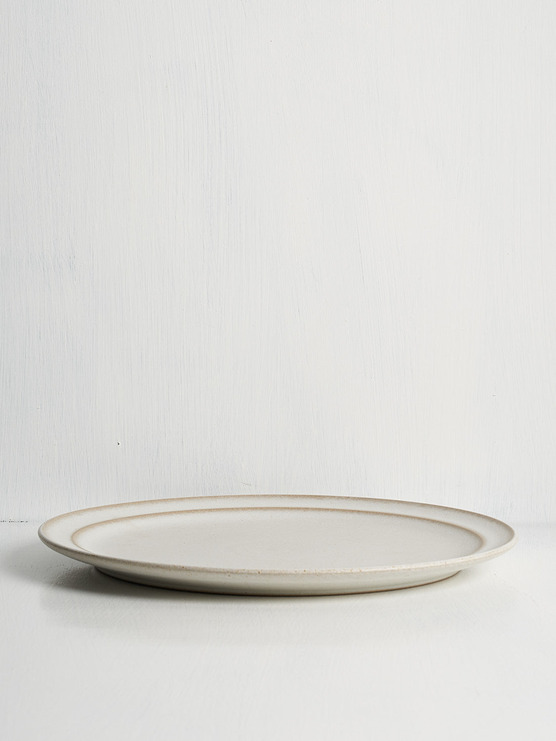 Casual and refined ceramic dinner plate designed for modern table settings and everyday use