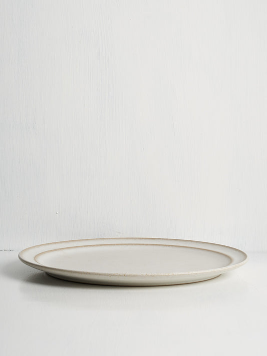 Casual and refined ceramic dinner plate designed for modern table settings and everyday use